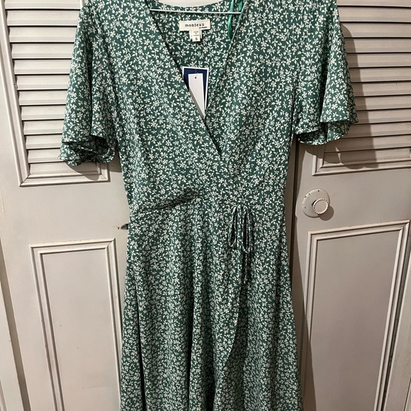 Monteau Dresses & Skirts - NWT Monteau Green Floral Dress
